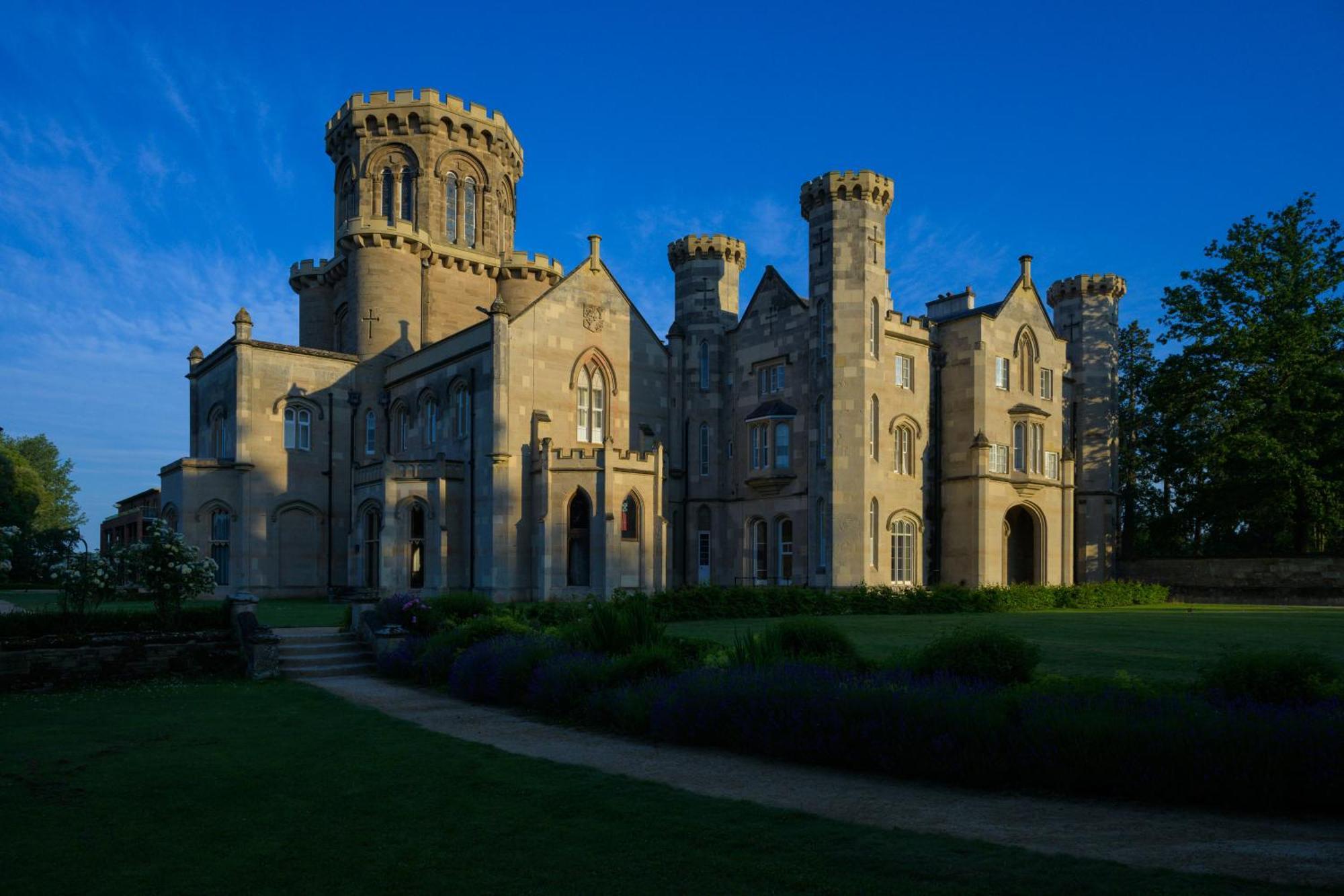 Studley Castle Hotel Exterior photo